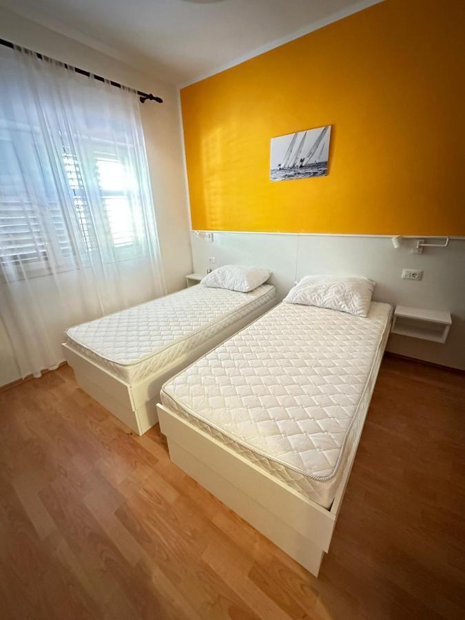 Apartments With A Parking Space Mali Lošinj Exterior foto